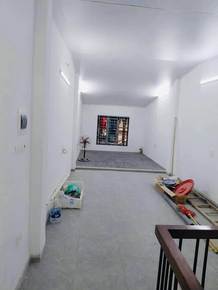 Nhà nguyên căn Ngọc Thuỵ 40m² 2PN - Ô tô đỗ gần, sẵn sàng ở!