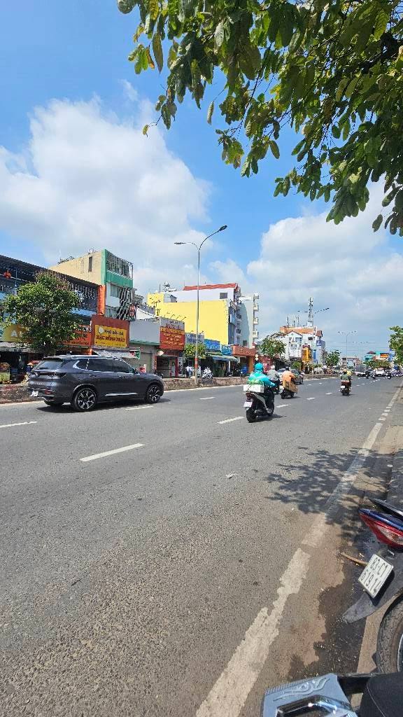 Nhà Phố Lê Trọng Tấn 112m² - Mặt Tiền Kinh Doanh, Sổ Hồng Sẵn!