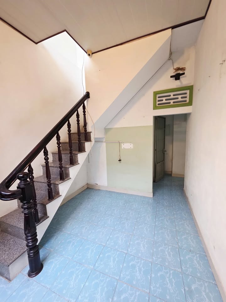 Nhà Đoàn Trần Nghiệp, Nha Trang 2.05 tỷ - Vị trí đẹp sát biển Hòn Chồng