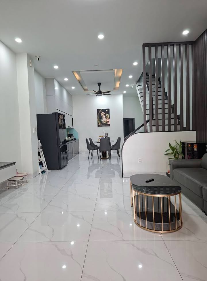 Nhà Phố Dĩ An 103m² mặt tiền Nguyễn Công Hoan - Mặt tiền kinh doanh