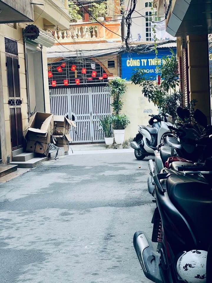 Nhà Mặt Tiền Trần Quốc Hoàn - Kinh Doanh 5 Tầng - Ô Tô Tránh