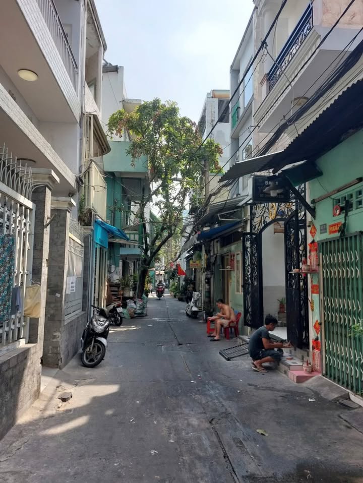 Nhà Riêng Hàn Hải Nguyên Q10 49m² Ô tô vào tận nhà - Chỉ 5.8 tỷ!