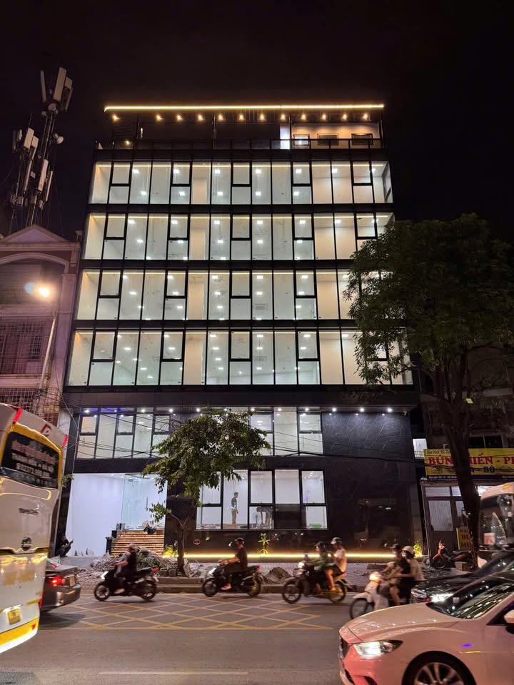 Cho thuê Tòa Văn Phòng Mặt Phố Pháp Vân, Hoàng Mai - 800m² Kinh Doanh Đỉnh Cao