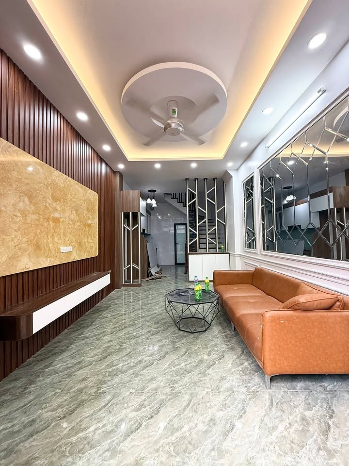 Nhà Lĩnh Nam 33m² 5 Tầng - 3 Ngủ Đầy Đủ Nội Thất, Sổ Chính Chủ