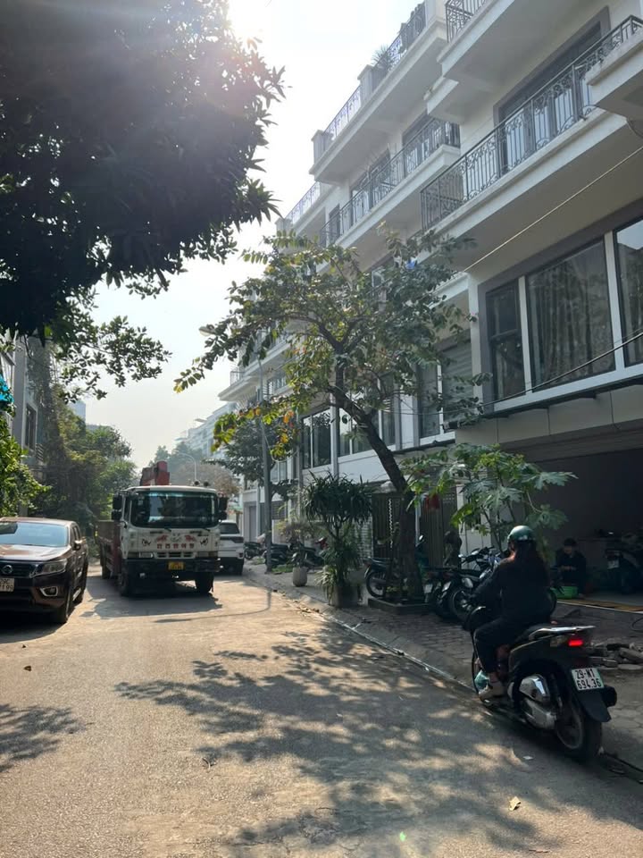 Shophouse Metropolitan Trâu Quỳ 82m² Mặt tiền kinh doanh 16.6 tỷ