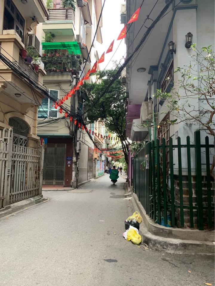 Nhà riêng Cầu Giấy 48m² - Ô tô vào tận nhà!