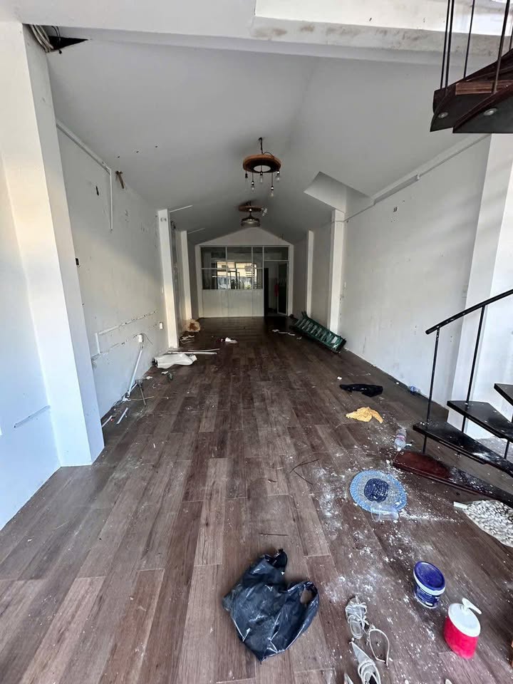 Cho thuê nhà mặt tiền Nguyễn Huệ, Quy Nhơn - 84m² kinh doanh sầm uất