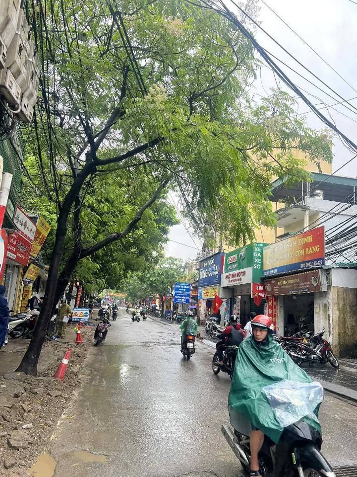 Nhà riêng Ngõ 259 Vĩnh Hưng 180m² - Ô tô vào tận nhà, kinh doanh tốt!