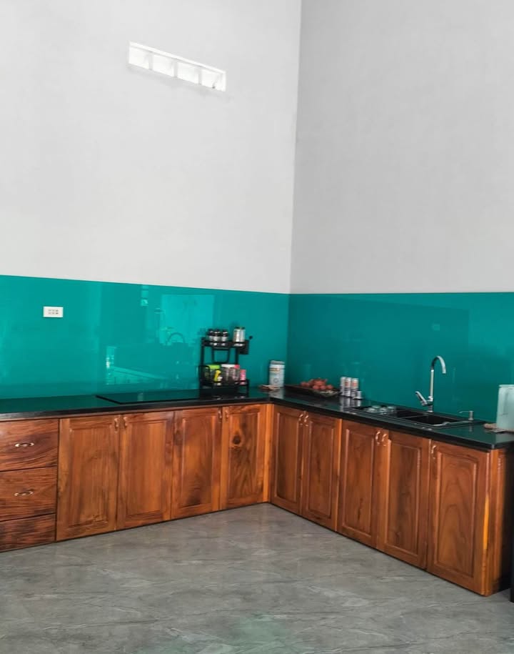 Bán nhà Thôn 5 Chư Hreng Kon Tum 200m² - Vị trí đẹp, sẵn sàng ở ngay!