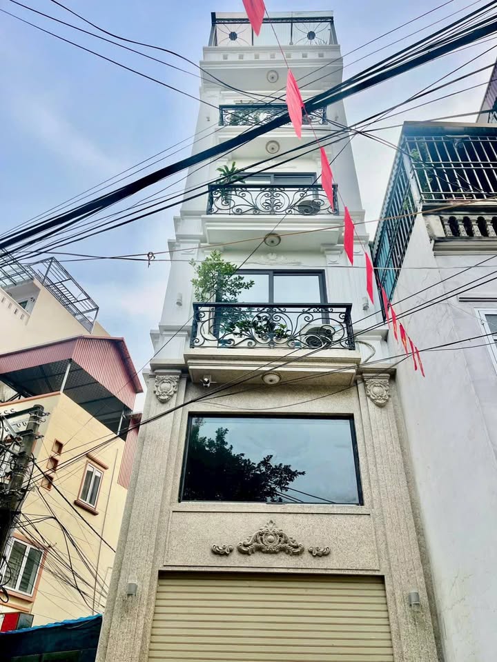 Bán Nhà Thạch Bàn 40m² hơn 10 tỷ - Vị trí đắc địa kinh doanh sầm uất