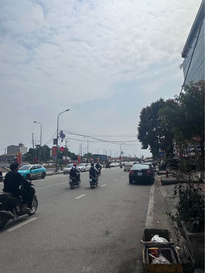 Nhà Mặt Tiền Kinh Doanh Kim Chung 80m² - Sổ Đỏ Full Thổ Cư, Giá 12 Tỷ