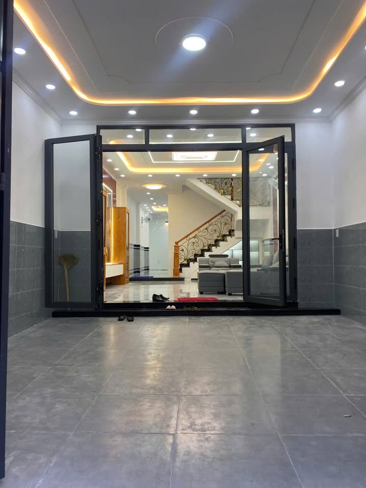 Nhà riêng Quận 12 100m² - Ô tô vào tận nhà, sổ hồng sẵn!