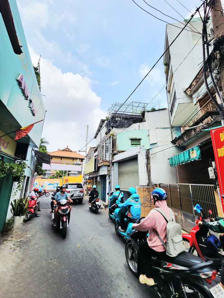 Nhà Mặt Tiền Kinh Doanh Lạc Long Quân, Tân Bình - 4 Tầng, Nở Hậu, 6 Tỷ TL