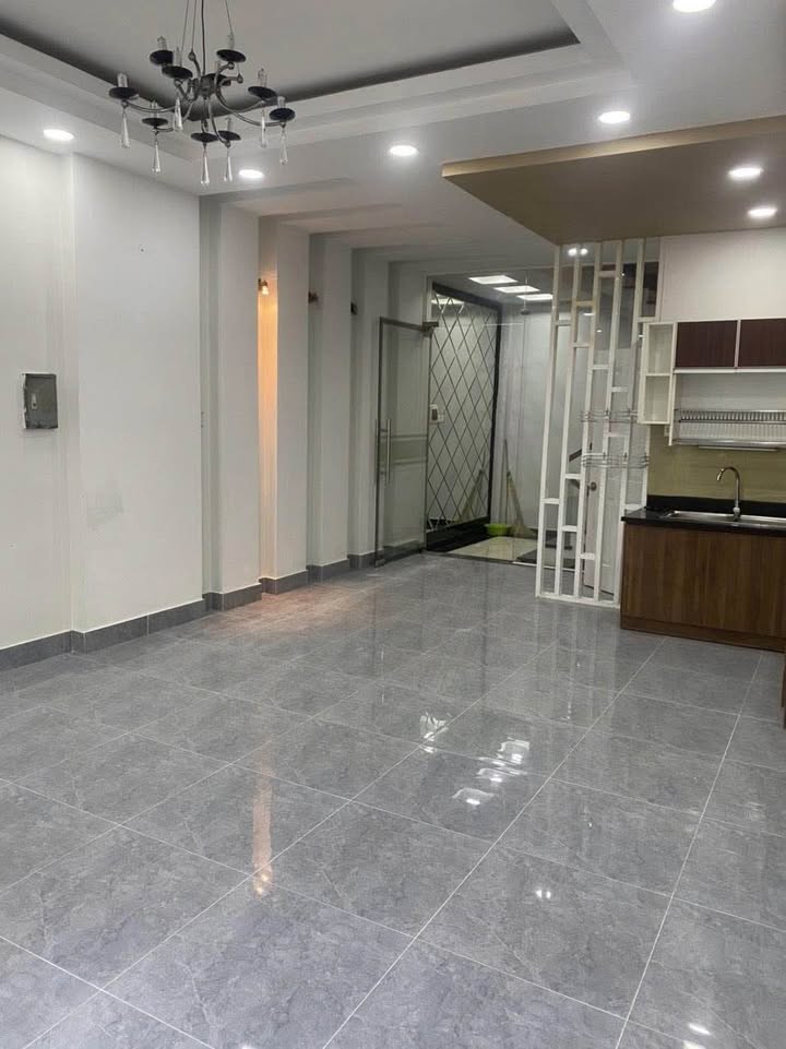 Nhà Phố Hồ Bá Kiện Quận 10, 51m² giá 36 triệu - Mặt tiền kinh doanh!