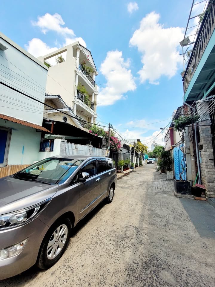 Nhà Riêng Phú Hữu, Thủ Đức 115m² - Sổ hồng sẵn, dòng tiền 12 triệu!