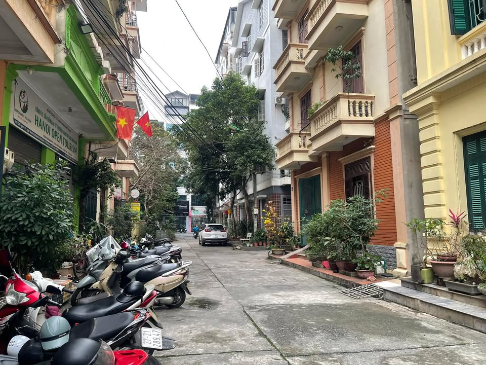 Nhà nguyên căn Cầu Giấy 60m² - Vị trí đẹp, mặt tiền kinh doanh!