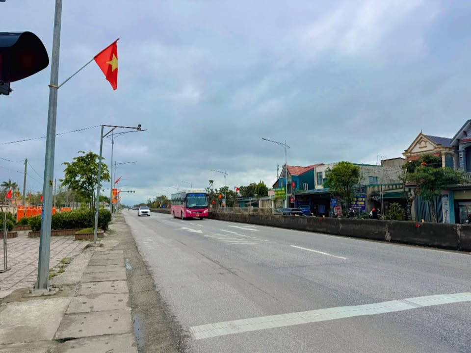 Bán đất 200m² mặt tiền ngã tư Cẩm Thịnh, Hà Tĩnh - Sẵn sổ hồng