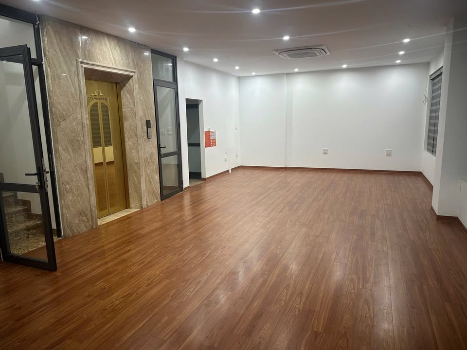 Cho thuê Tòa nhà 65m² 7 Tầng Thang Máy - Kinh doanh đắc lợi Xuân La