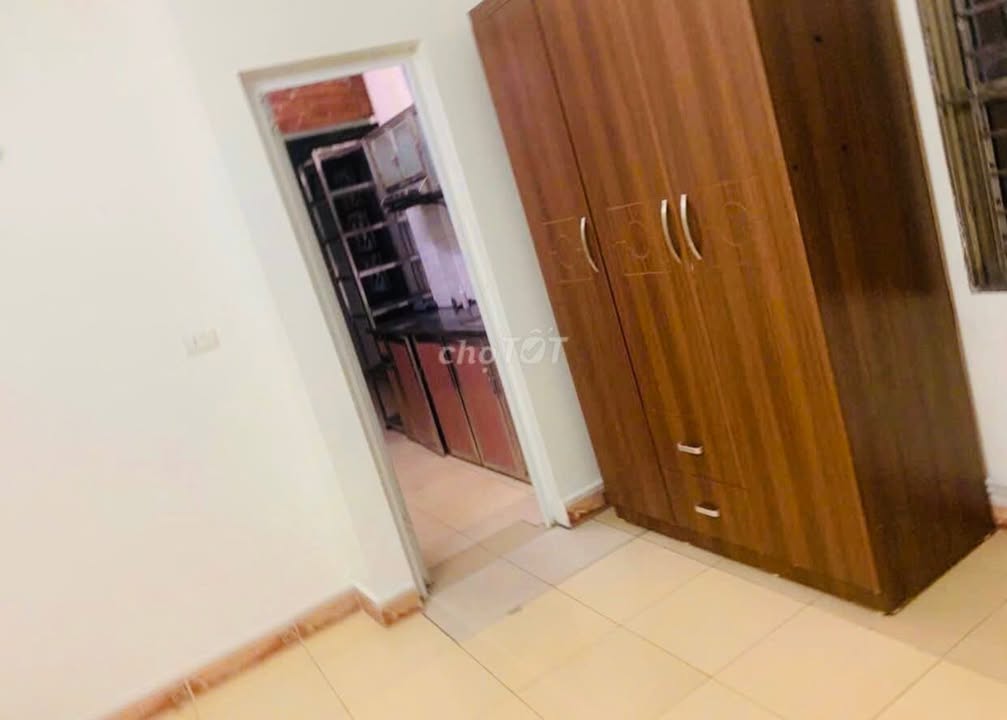 Nhà Tập thể 50m² Vũ Ngọc Phan, Đống Đa - Giá 7.5 Triệu/Tháng, Sẵn Ở Ngay