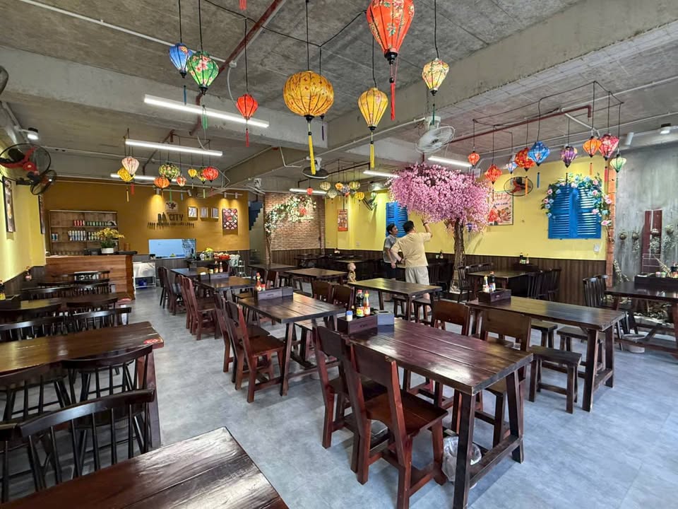 Mặt bằng kinh doanh góc 2 mặt tiền đường 3/2, Cần Thơ - 300m², 50 Triệu/Tháng