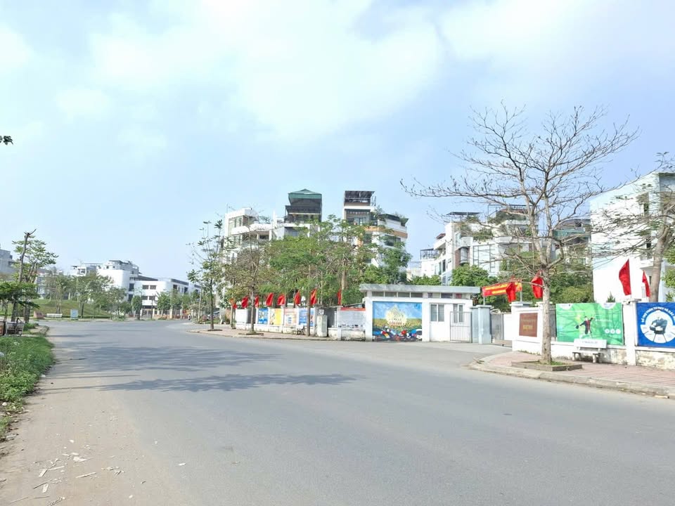 Đất nền Ngọc Thụy, Long Biên 30m² - Sổ đỏ chính chủ, ô tô tránh!