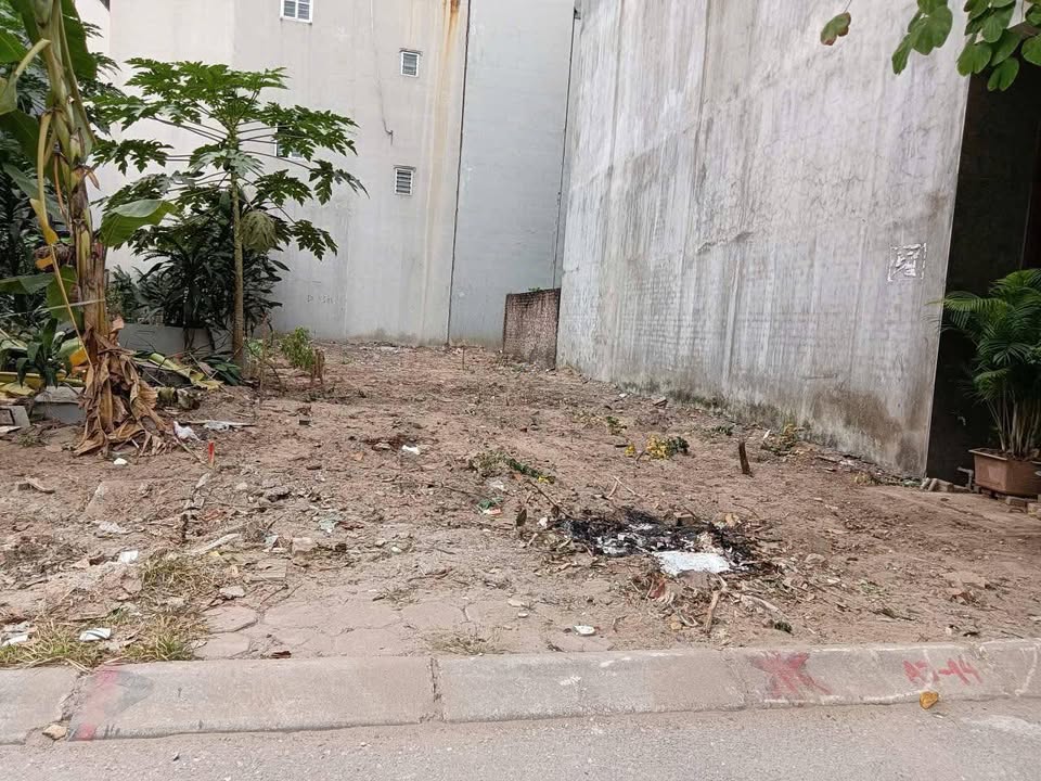 Đất nền Phố Trạm, Long Biên 107m² - Sổ đỏ chính chủ, lô góc nở hậu!