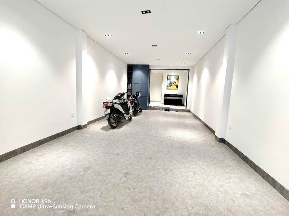 Nhà Chính Chủ 40m² Hoàng Quốc Việt - 5 Tầng, Ô Tô Vào Nhà, Sổ Đỏ