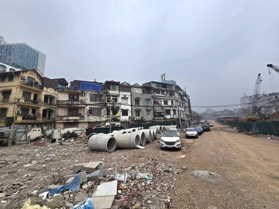 Nhà Phố Mặt Tiền Vành Đai 1, Đống Đa 45m² - Kinh Doanh Đỉnh Cao, Sổ Đỏ Vuông Vắn