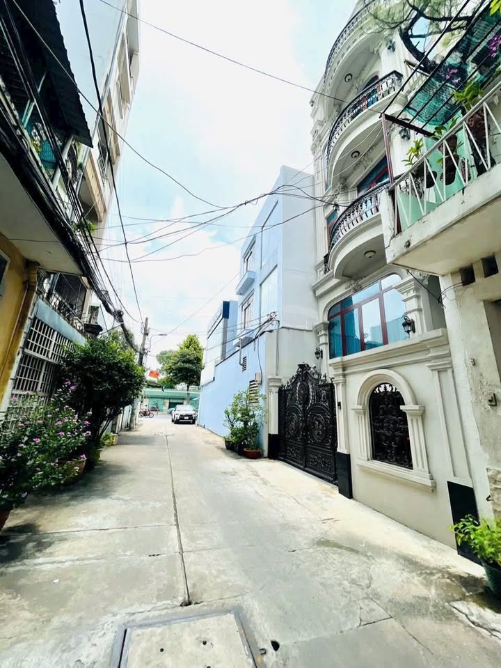 Nhà Hẻm 8m Lý Thường Kiệt 130m² Quận 10 – Vị trí đẹp, giá tốt hiếm có!