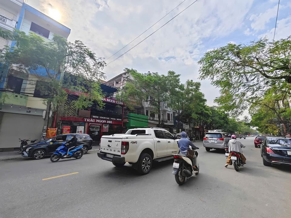 Nhà mặt phố Văn Cao, Hải Phòng 90m² giá 25 triệu - Mặt tiền kinh doanh đắc địa!