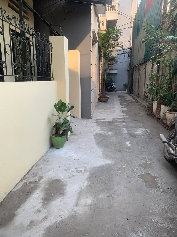 Cho thuê nhà 3 tầng 50m² Lạc Long Quân, Tây Hồ - Kinh doanh, ở tốt