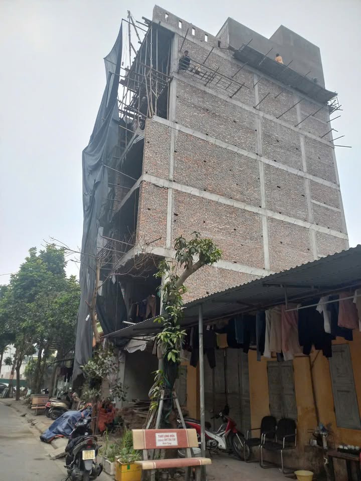 Nhà phố Thạch Bàn Long Biên 62m² - Vị trí đắc địa, 7 tầng thang máy!