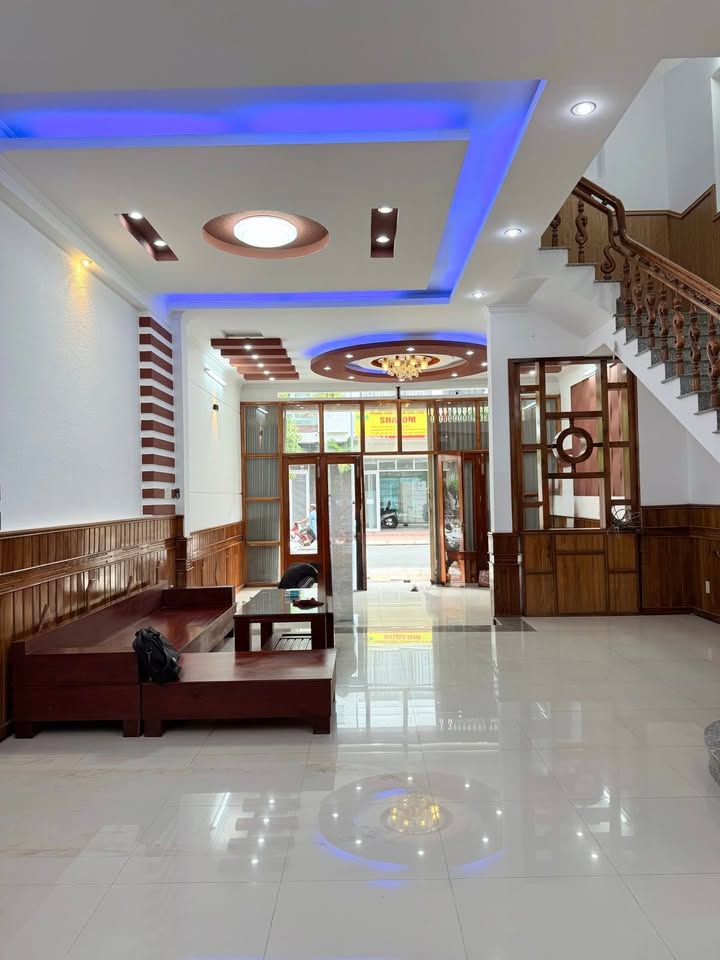 Cho thuê nhà mặt tiền Đàm Quang Trung, Nha Trang - 90m², 4PN, Kinh doanh sầm uất