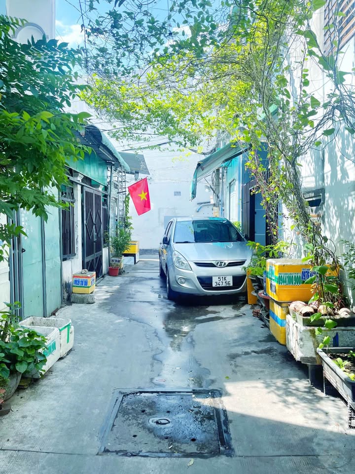 Nhà Bà Điểm Hóc Môn 40m² giá 3.2 tỷ - Ô tô vào tận nhà!