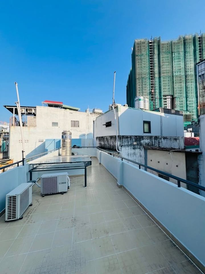 Nhà 3 Tầng Nở Hậu - Sổ Hồng Chính Chủ - Quận 1 - 35m²