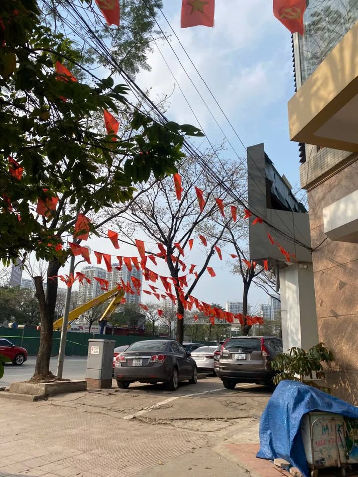 Bán nhà Xuân La, Võ Chí Công 30m² - Ngõ ô tô, Sổ đỏ chính chủ