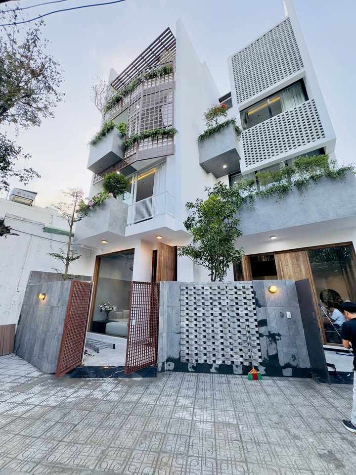 Nhà 4 Tầng Mặt Tiền 7m5 Phó Đức Chính, Sơn Trà - Dòng Tiền 40 Triệu/Tháng