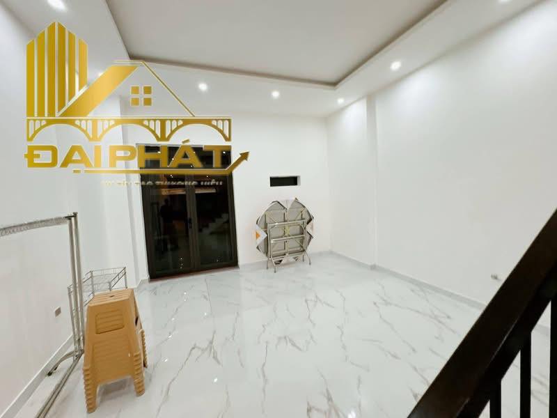 Nhà 4 Tầng Đẹp Đường Mạc Đĩnh Chi, Móng Cái - 110m², 6PN, Vừa Ở Vừa Cho Thuê