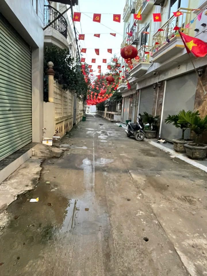 Bán Nhà 5 Tầng Đông La, Hoài Đức 30.7m² - Ô Tô Vào Tận Nhà, Giá Hơn 7 Tỷ