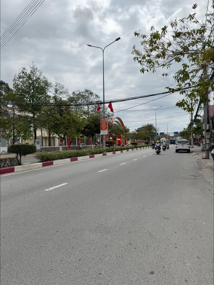 Nhà Mặt Tiền Thống Nhất La Gi 105m² - Kinh Doanh Sầm Uất, Sổ Hồng Riêng