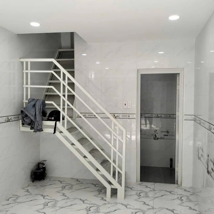 Nhà mặt tiền Quận 7 27m² giá 15 triệu - Mặt tiền kinh doanh đắc địa