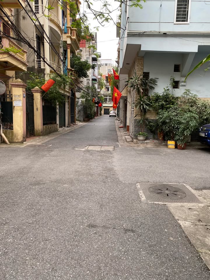 Nhà 33m² Trương Định, Hoàng Mai - 6 Tầng, 4 WC, Sổ Đỏ Vuông Vắn