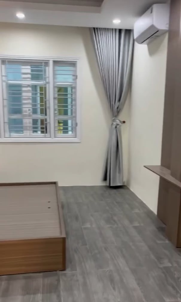 Nhà Riêng Lạc Long Quân 30m², Cầu Giấy - Vị Trí Đẹp, Gần Hồ Tây!