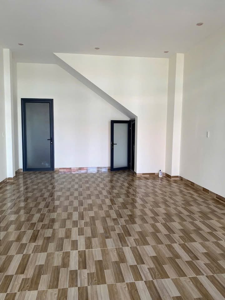 Mặt bằng kinh doanh mặt tiền Lê Thánh Tôn, Đà Lạt - Giá tốt 6.5 triệu/tháng