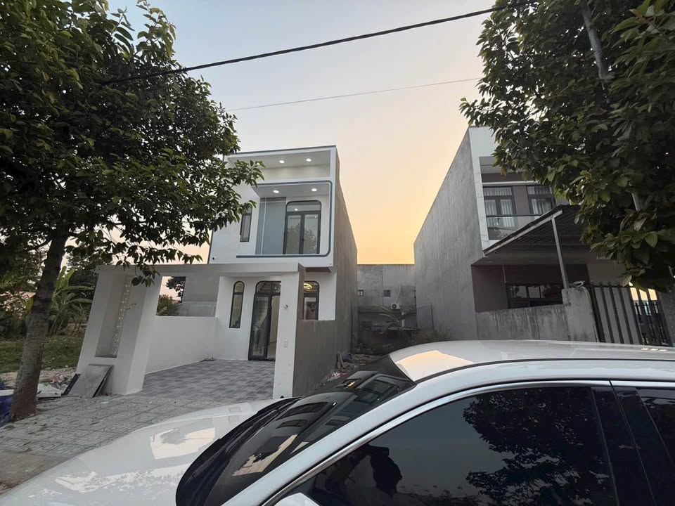 Nhà 2 Tầng 100m² Phường Thới Hòa, Bến Cát - Sổ Hồng Riêng, Giá 2.4 Tỷ