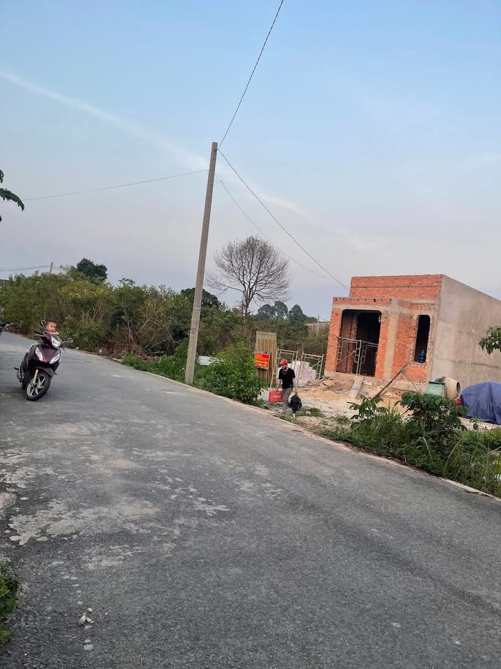 Bán gấp 2 căn liền kề 205m² mặt tiền trục chính Bsi Trung, TP. Thủ Dầu Một