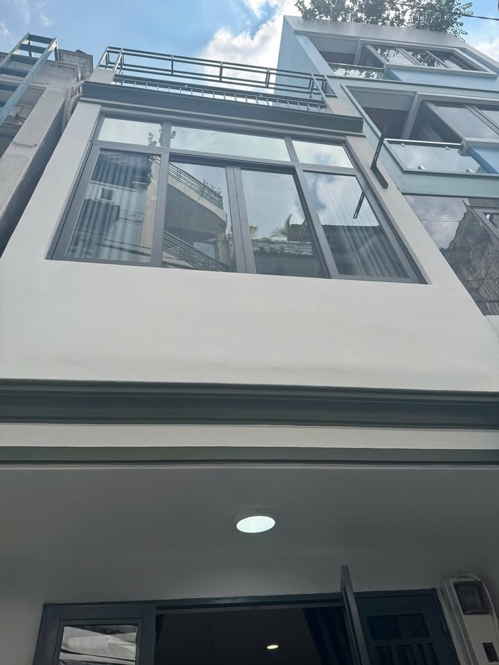 Nhà riêng Phùng Văn Cung P7 PN 25m² - Ô tô vào tận nhà!