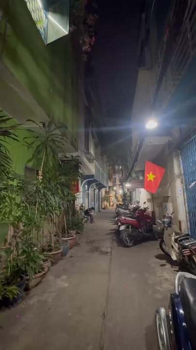 Cho thuê Nhà Mặt Tiền Kinh Doanh Quận 3 - 4x11m, 4 Tầng - Giá 18 Triệu