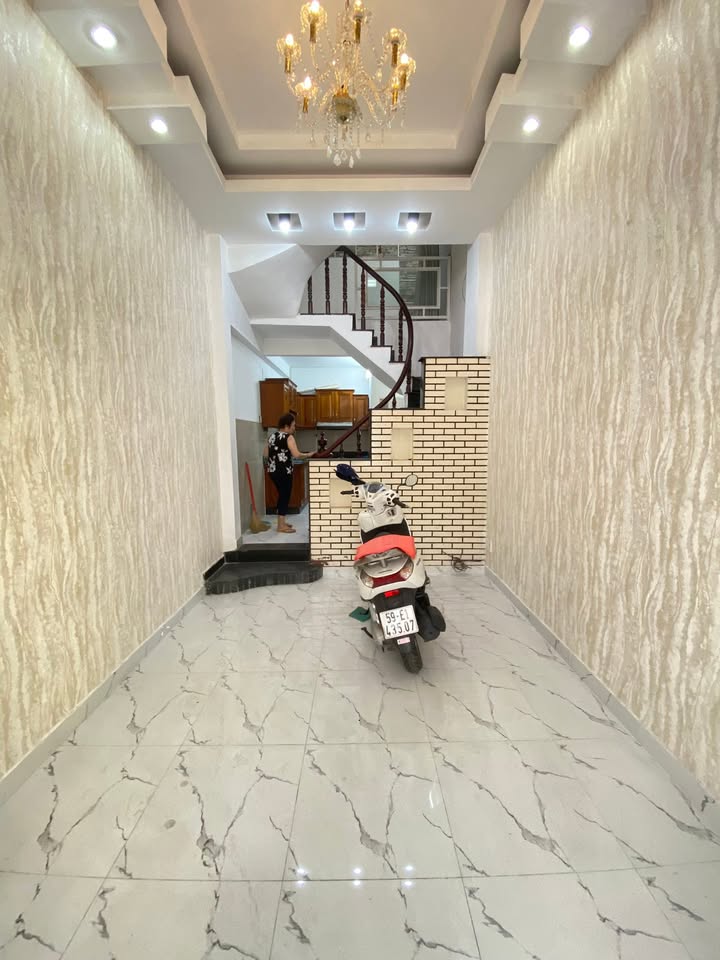 Nhà mặt tiền Nguyễn Thái Học, Tân Phú 12 triệu - Mặt tiền kinh doanh đắc địa!