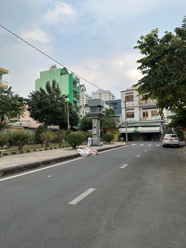 Nhà Phố Hiền Vương, Tân Phú 80m² - Mặt tiền kinh doanh sầm uất!